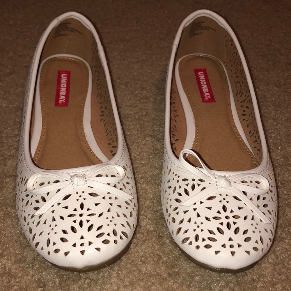 Union Bay White Flats. Size 7.5 Never Worn.